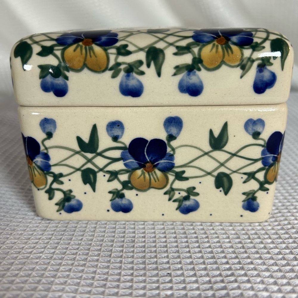 Unikat Boleslaweic Poland, hardened ceramic lidded box, pansies, purple color
